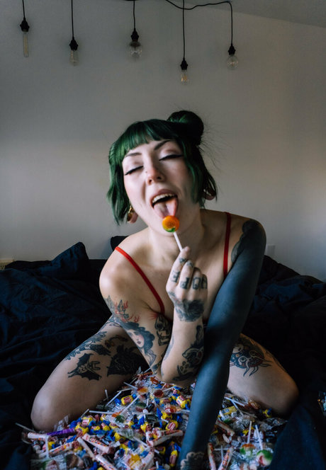 helloyelow pornstar pretty images