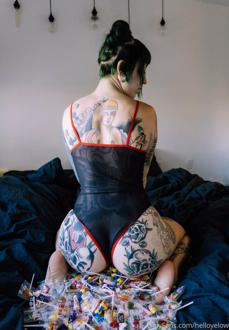 helloyelow pornstar erotic pic