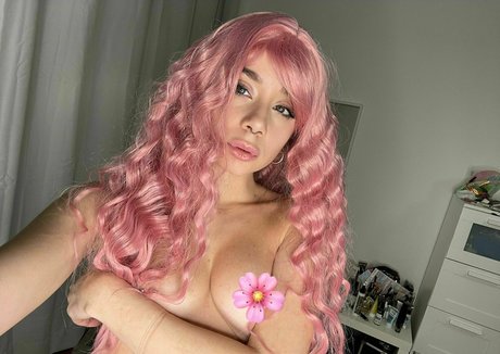 laumikus pornstar xxx photos