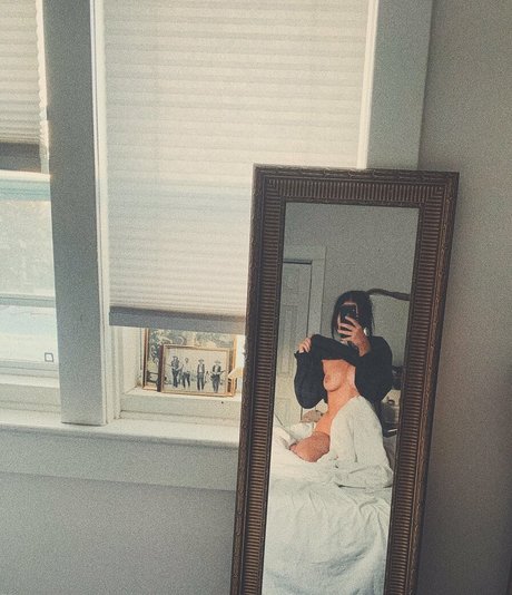 eevie moon free pornstar pics