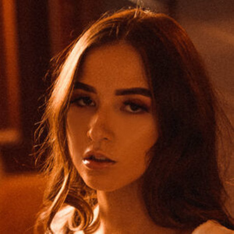 Maddy Woodroff exclusive model image