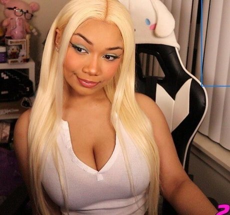 mariiiisel adult model photo