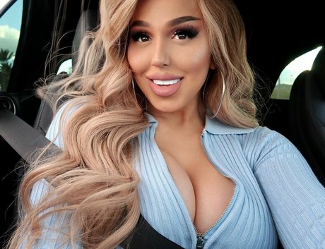 La Demi high quality actress images