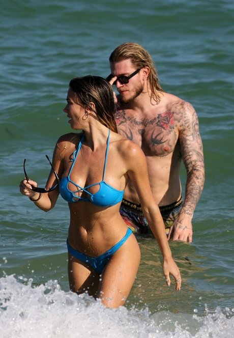 curvy lesbian onlyfans hot xxx photo