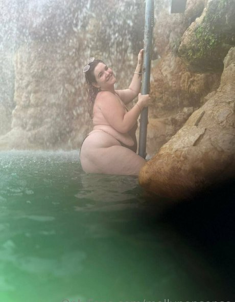 mollynonsense model top img