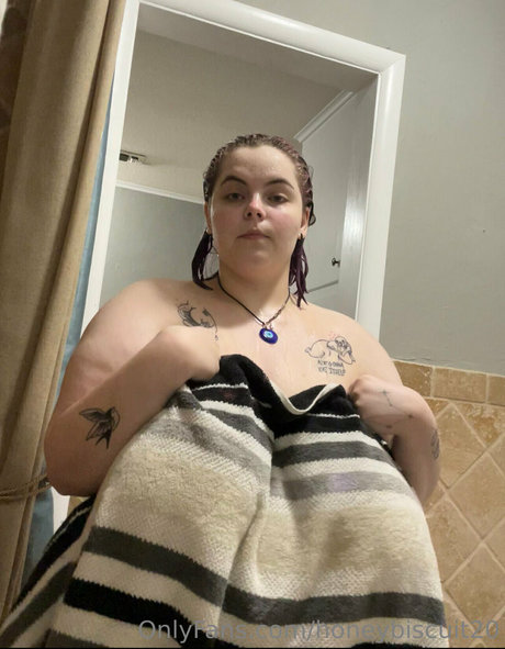 honeybiscuit20 art actress pic