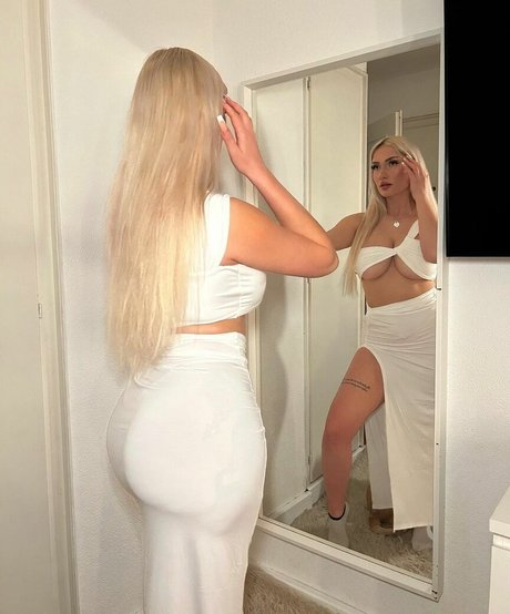 lu isaa porn model photos