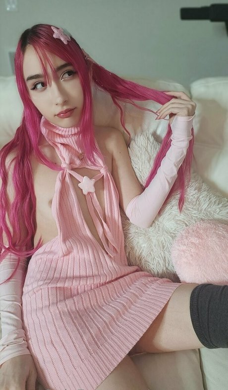 atruemess pornographic model img