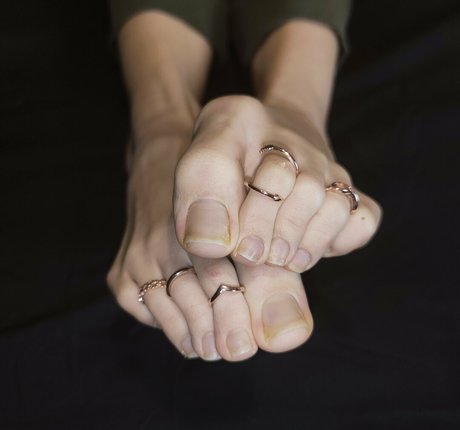 torislegs nude model photo