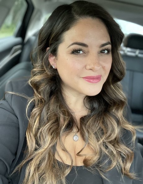 Bella Paz naked model archive