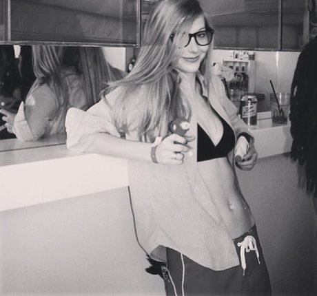 Stevie Wynne Levine porn model photos