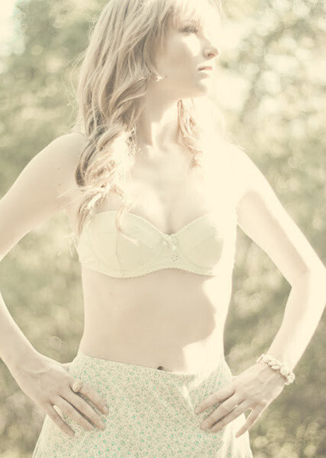 Stevie Wynne Levine star top pic