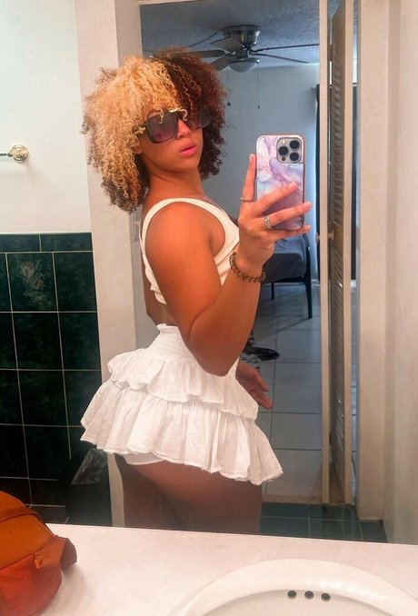 Heaven Collins nudes actress images