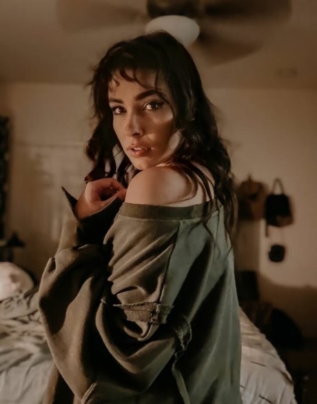 Justseum model photo