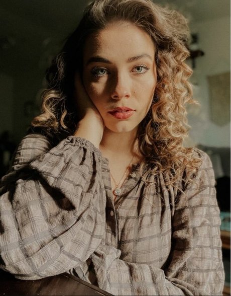 Justseum model pretty picture