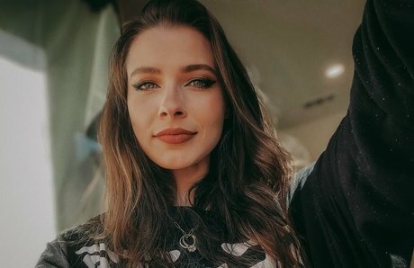 Justseum beautiful model photo