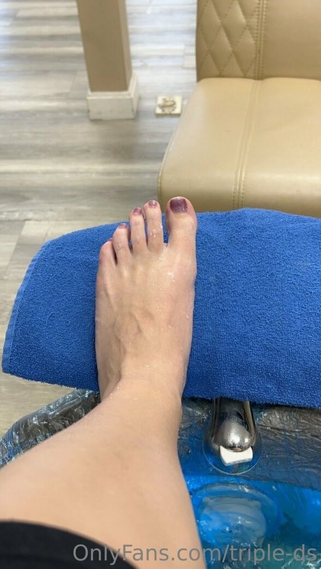 triple ds model hot img