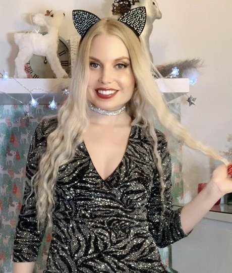 ittybittyprettykittyfree model hd image