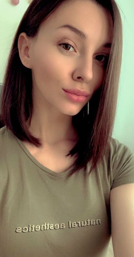 adelmorelproduction model free photos