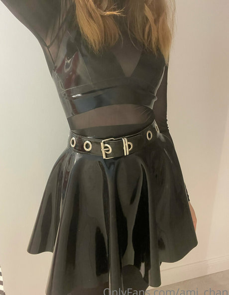 Ami Chan naked model picture