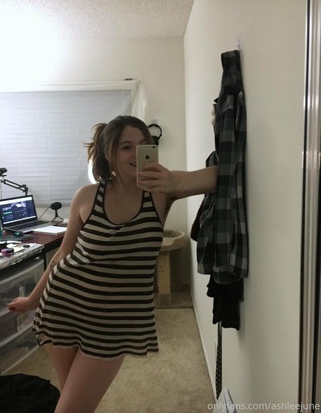 ashleejune pornographic model image