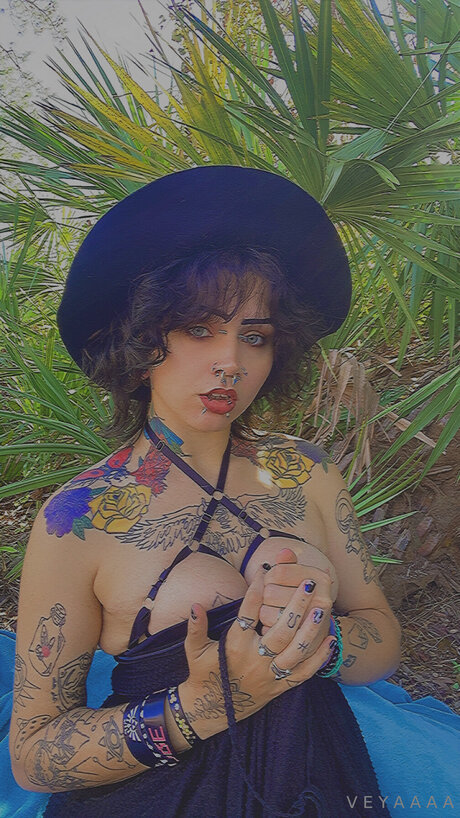 Veyavilla erotic model photo