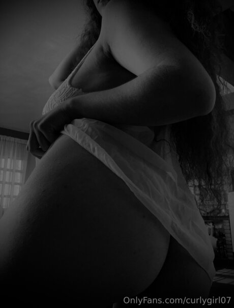 Curlygirl07 model art image