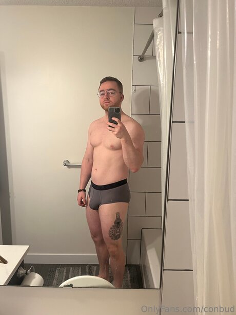 Conbud model naked picture