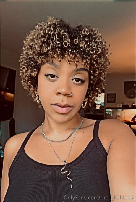 Thee Kahleesi model top img
