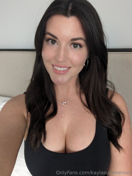 Kaylasummersoftv art star photo