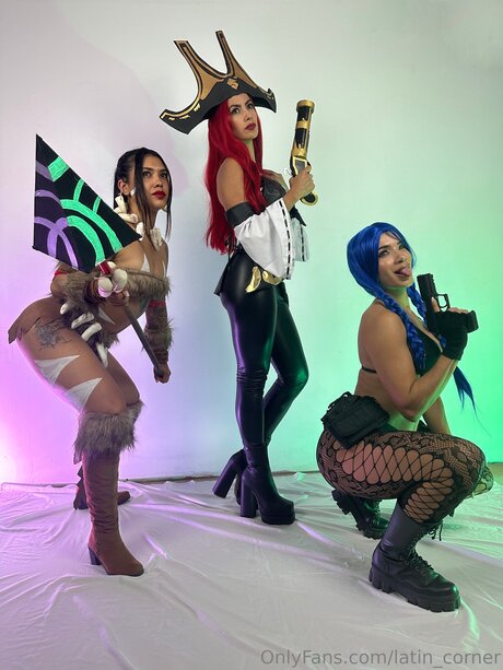 Latin Corner top model pics