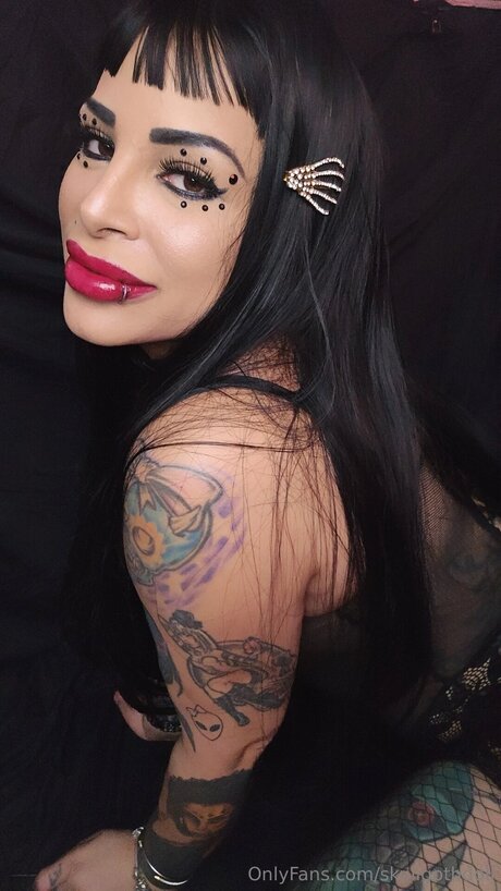 Skullgothdoll free pornstar photo