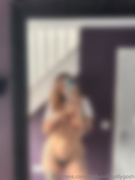 Mollylollygollygosh model top image