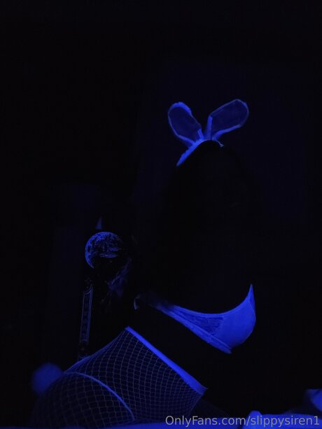 Slippysiren1 pornstar erotic picture