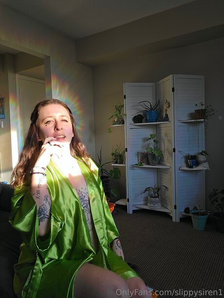 Slippysiren1 pornstar pretty img