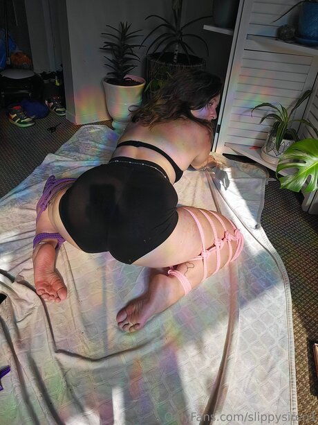 Slippysiren1 pornstar erotic picture