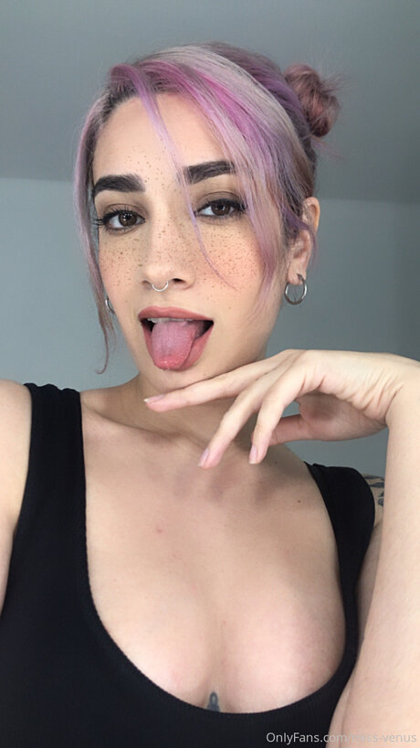 Miss Venus model free pic