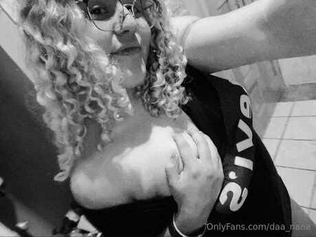 Daa Naaa xxx pornstar archive