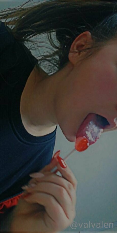 Valvalen star naked picture