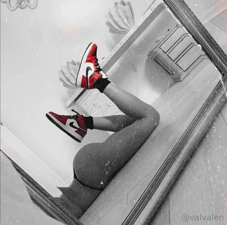 Valvalen model perfect photo