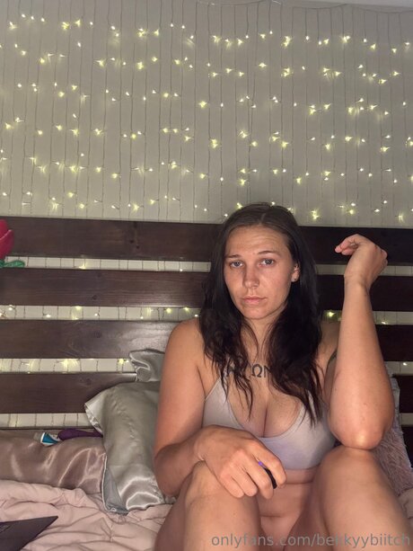 Bekkyybiitch naked model images