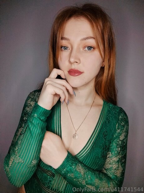 U411741544 pornstar pretty photos