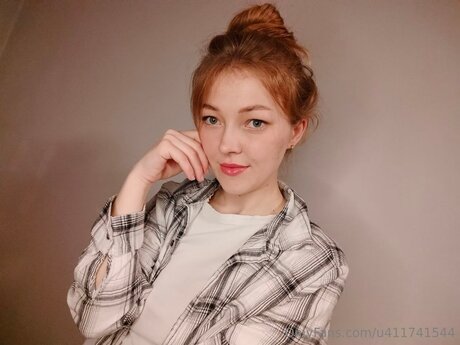 U411741544 naked actress photos