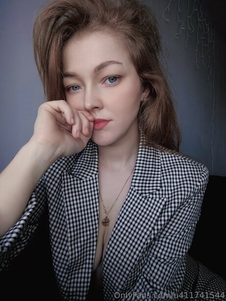 U411741544 model sexy photo