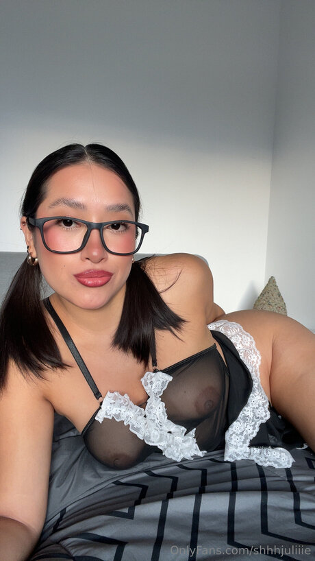 Shhhjuliiie erotic star pics