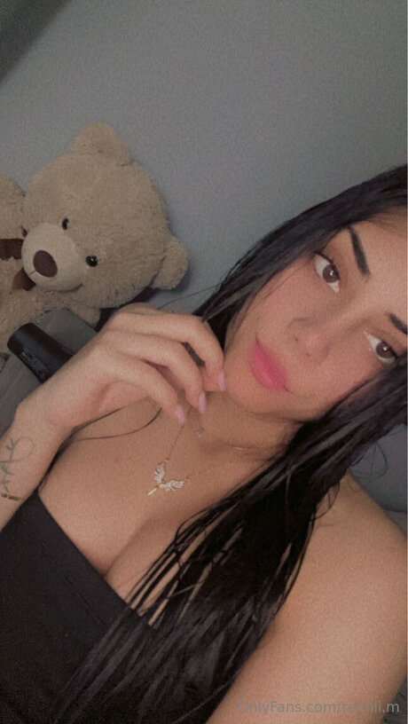 Rennii M star erotic image