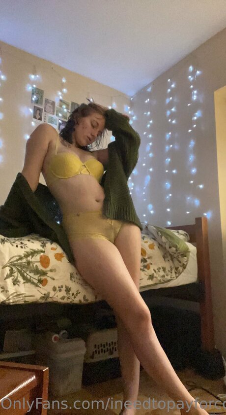 Ineedtopayforcollege model hot img