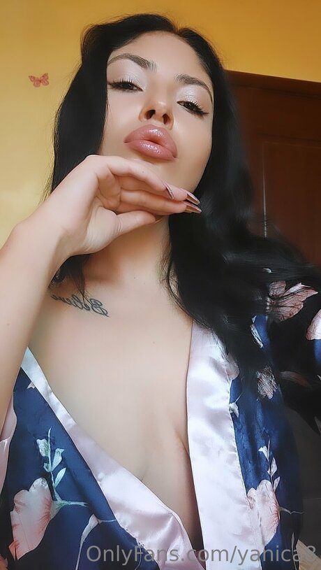 Yanica8 exclusive model pic