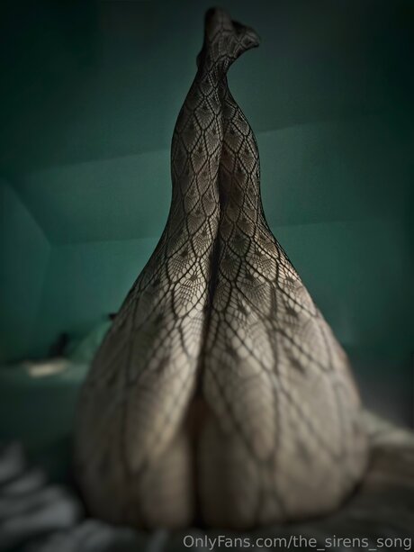 The Sirens Song model nude pic