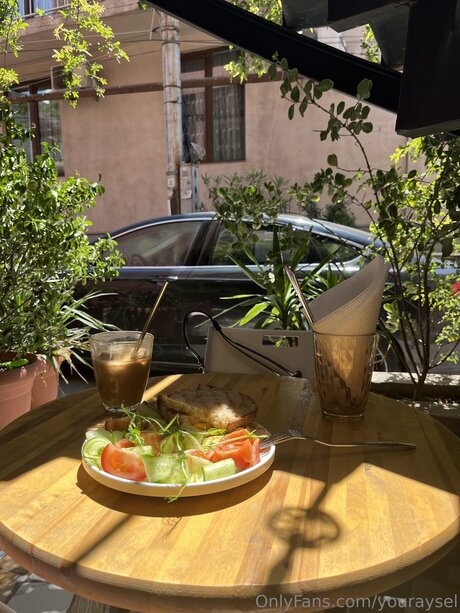 Youraysel model pretty archive